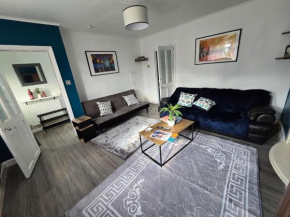 Cosy 3 Bed with Parking Near Piccadilly, Etihad Stadium and COOP Live Sleeps up to 6